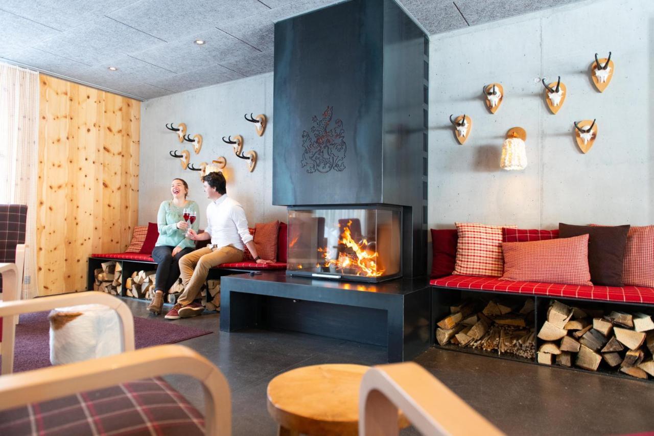 Berghotel Mettmen Schwanden  Екстериор снимка