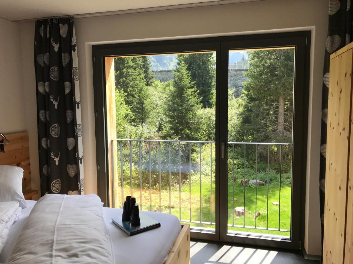 Berghotel Mettmen Schwanden  Екстериор снимка